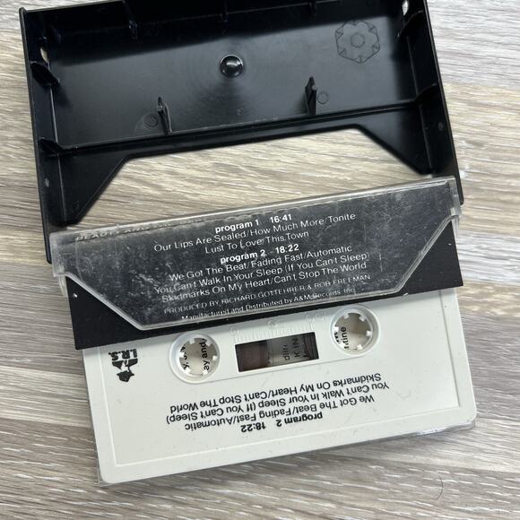 Go-Go's Beauty and the Beat Vintage 1981 Cassette CS-70021 - JL449 - Picture 2 of 3